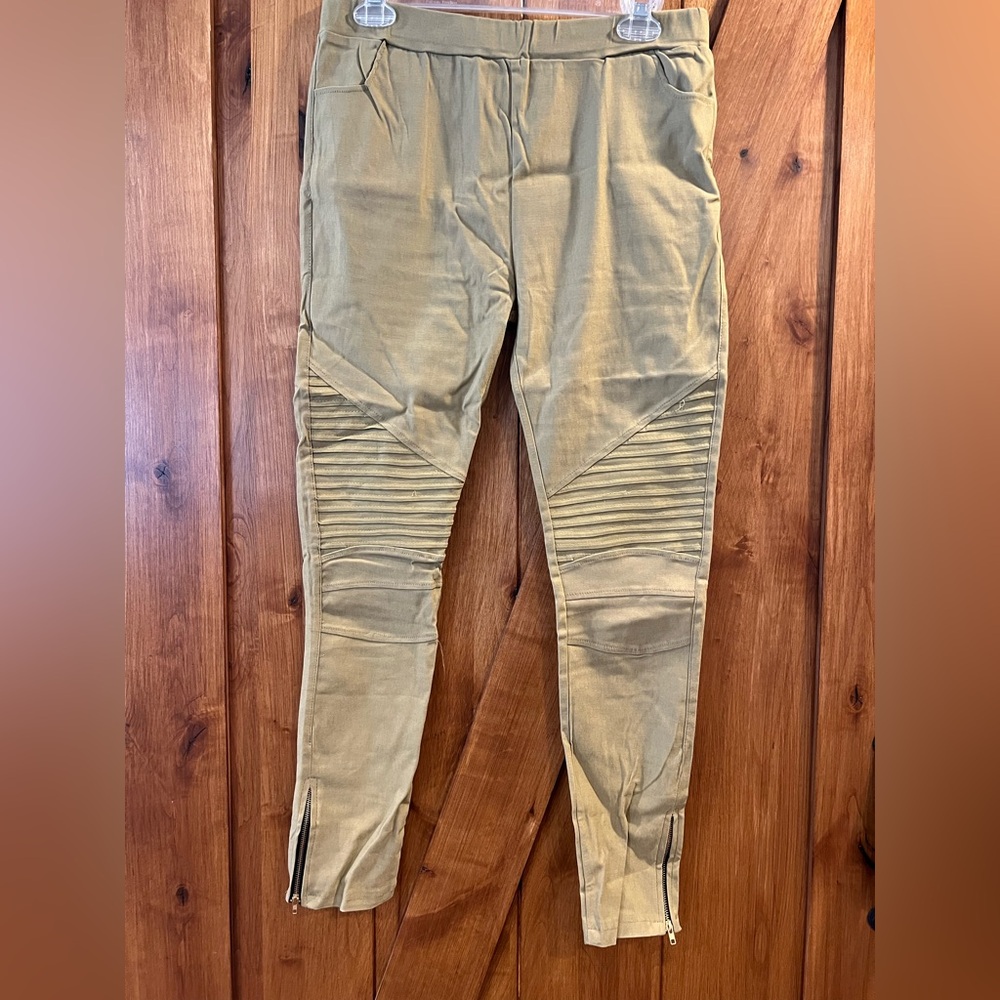 Women’s Tan Pants